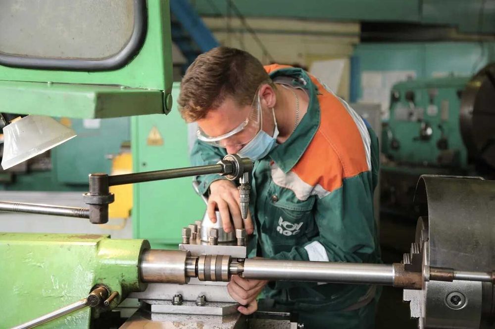 Токарные услуги ,всех видов фрезеровка, а также сварочные работы