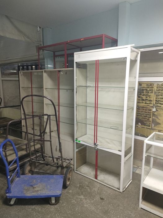 Продам стеклянные витрины