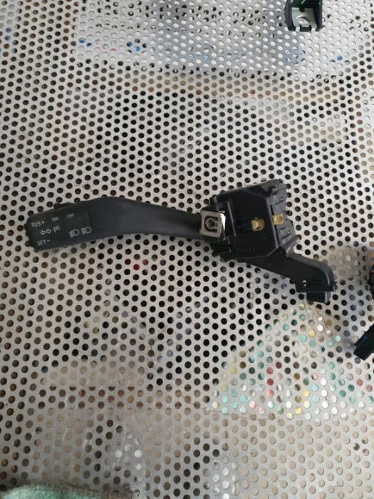 Maneta Semnalizari Stergatoare Tempomat VW Touran Golf 5 Jetta Passat