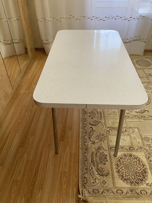 Кухонный белый стол