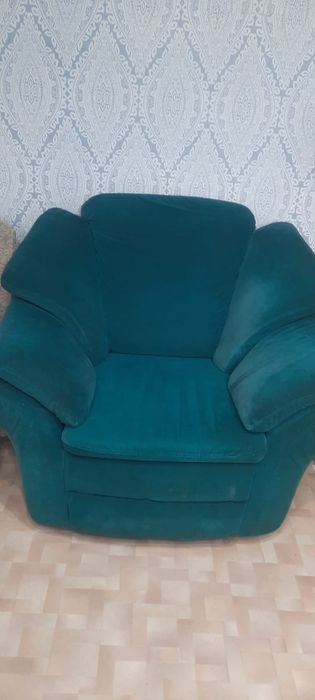 Продам Диван и Два Кресла В Отличном Состоянии.