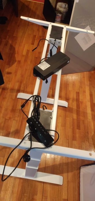 Ергономично електрическо бюро с два мотора