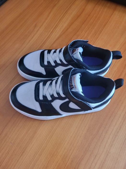 Adidași Nike nr 30