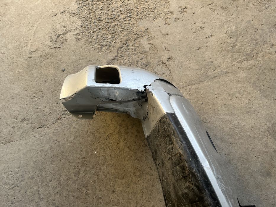 Бампер задний на rav4