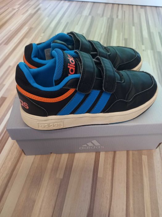 Маратонки adidas номер 33