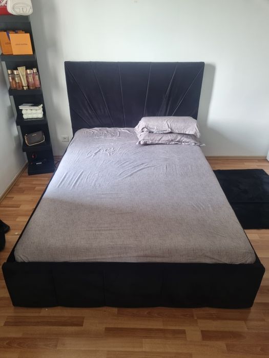Vand urgent mobila dormitor, pat, masa de toaleta, birou, sifonier, etajera