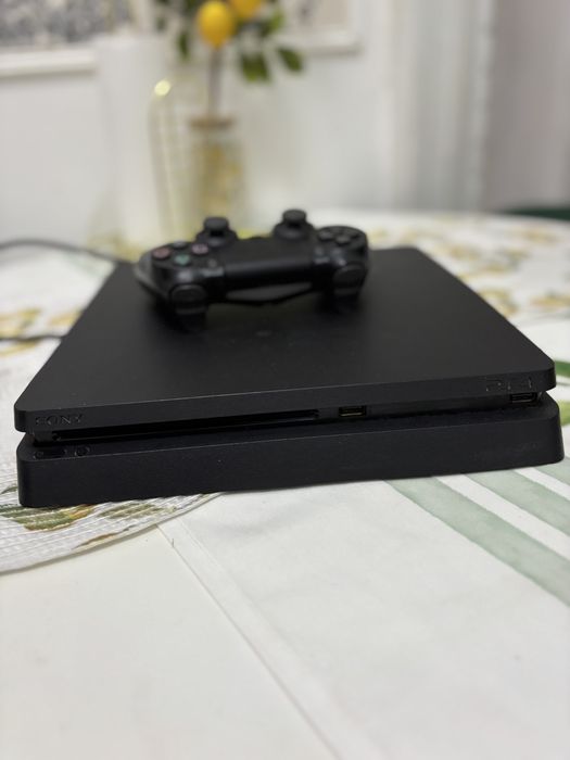 Play Station 4 slim vand sau schimb