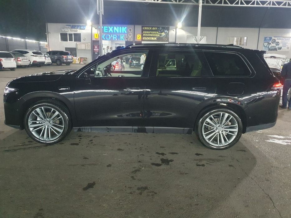 Leapmotor C16 
3- pozidsiya ledarni eng fuli 
10.000km yurgan.
Toshken