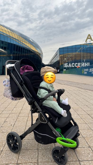 Детская прогулочная коляска