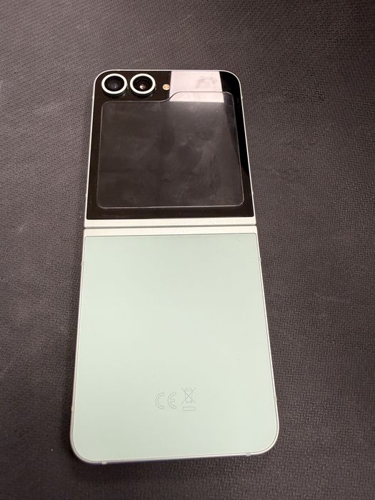 Samsung Galaxy Z Flip 6 12/256gb / без забележки