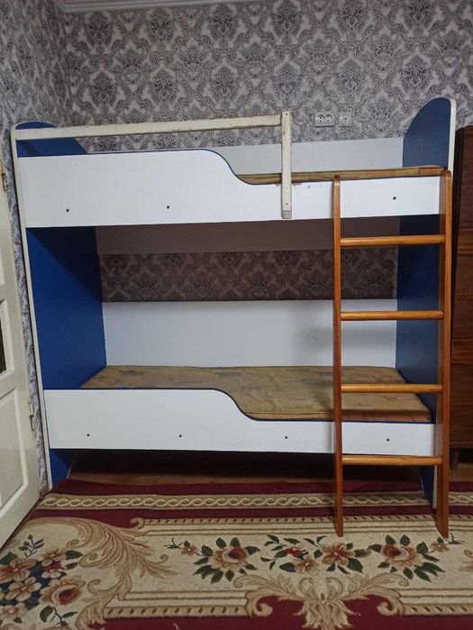 Продается детская двухъярусная кровать (б/у, отличное состояние)