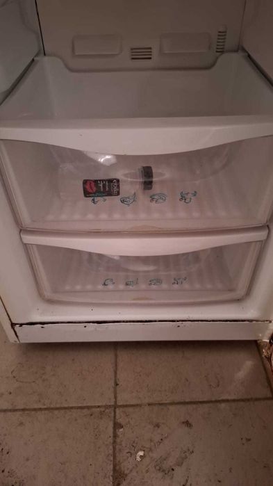 Продам холодильник индезит