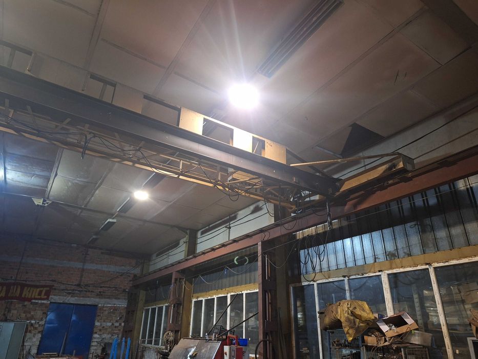 Продавам мостов кран 5 тонен