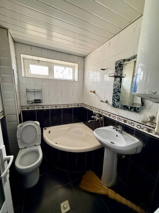 Геофизика.Продаётся 3х комнатная 77-серия.Тату Университет