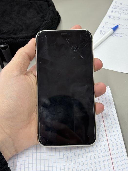 Продам Iphone 11 ОБМЕНА НЕТ!!! 83% аккум, 64 гб