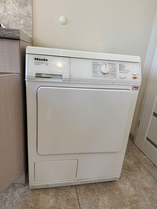 Сушилня Miele T8803C
