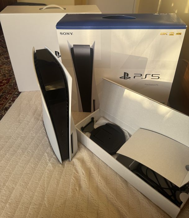 SONY  PS 5 Standart/Disk Edition 825 GN