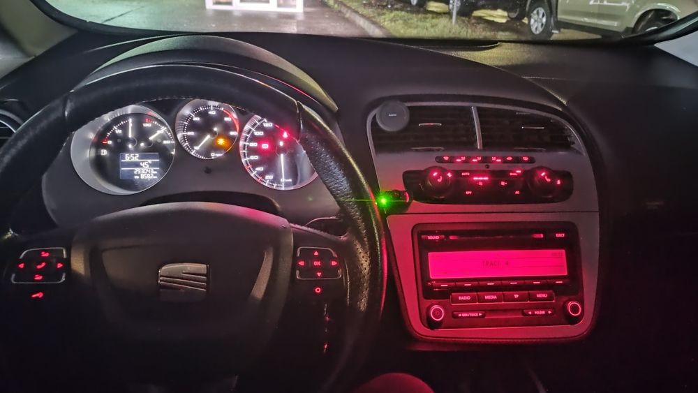 Vând sau schimb Seat altea xl cu Logan după 2013