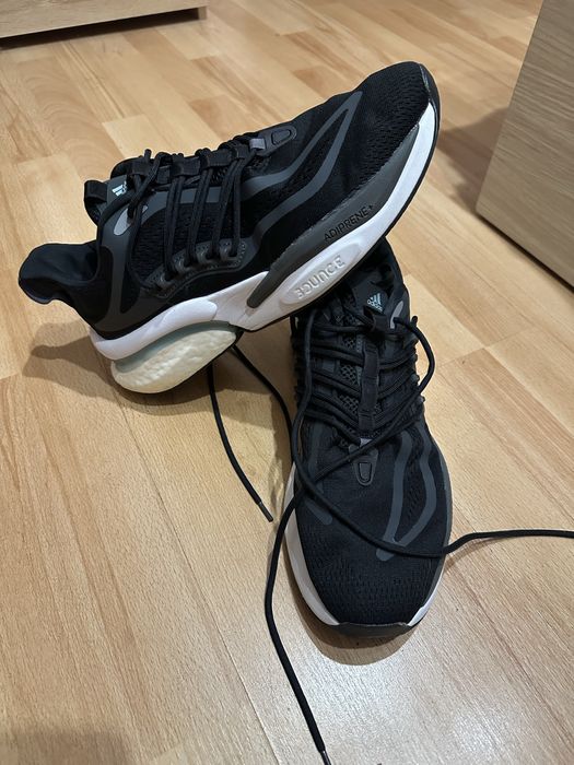 Обувки adidas номер 45