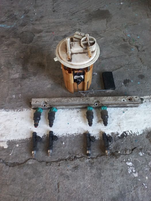 Продам топливные форсунки и модуль бензонасоса