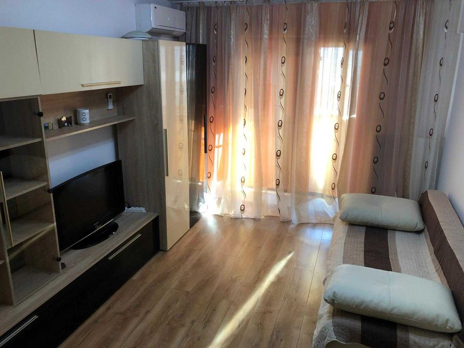 Garsonieră  decomandată și loc parcare privat