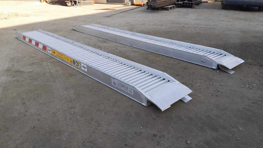 Rampe cu bordura din aluminiu 2,5m capacitate max 2000kg - Stoc Brasov