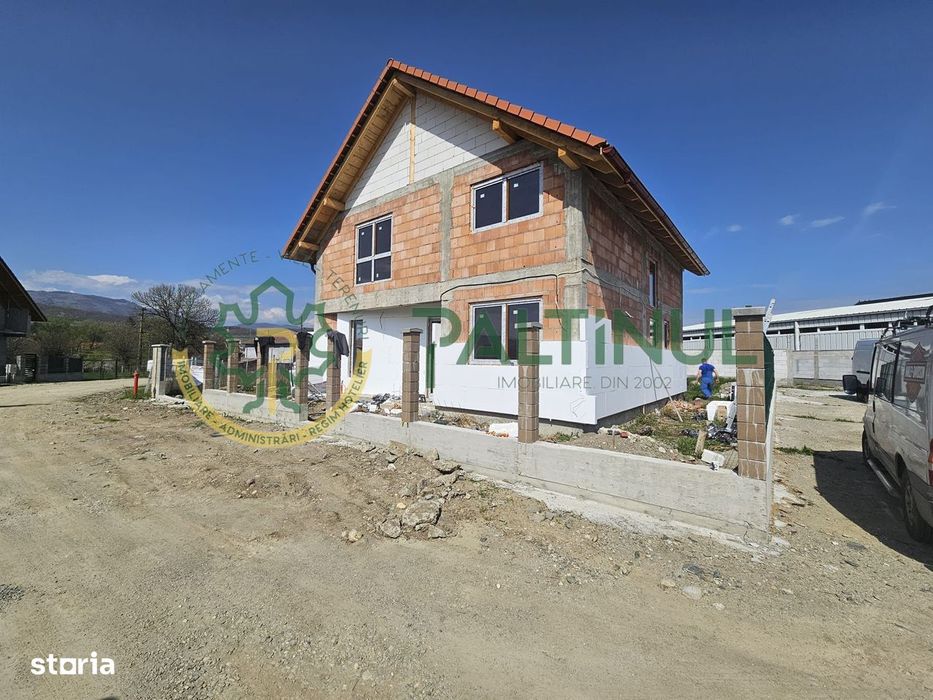 Casă de vânzare în Tălmaciu, spațiu generos, exterior la cheie, interi