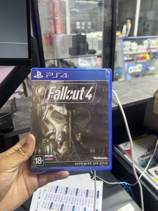 PlayStation 4 срочно продам PS4