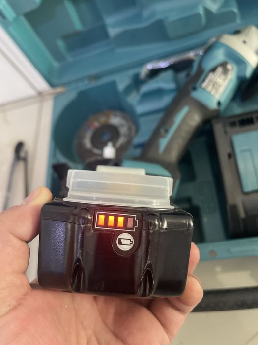 Makita DGA506 отличном состоянии !