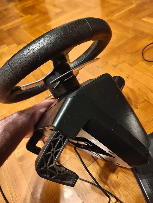 Logitech G25 Електрически волан и педали за Sim Racing