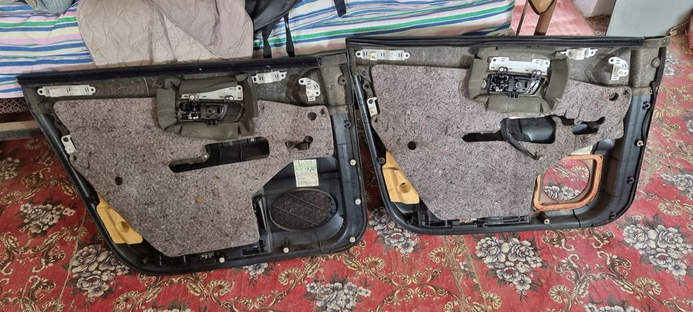 Дверные карты на Lexus rx 300