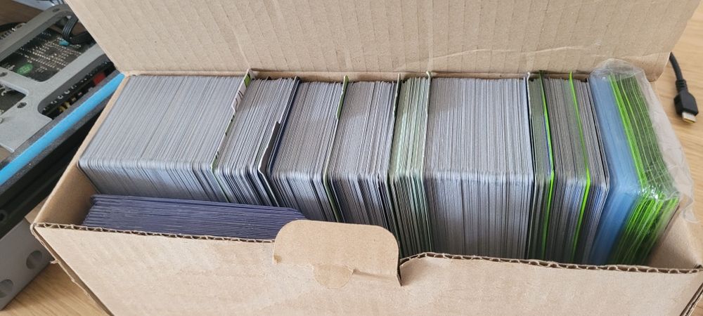 Vand colectie de cartonase pokemon + tcg bulk + top loaders and sleeves