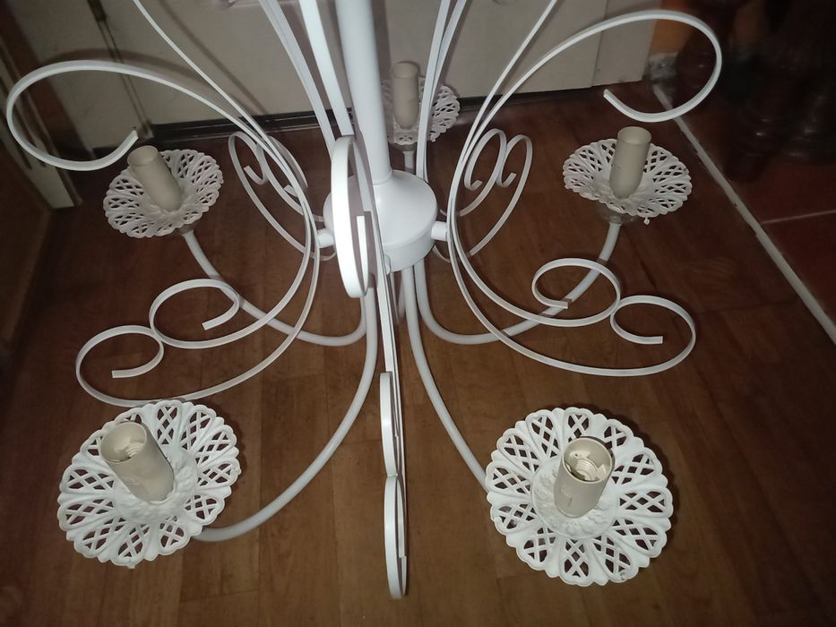 Роскошная люстра на пять лампочек