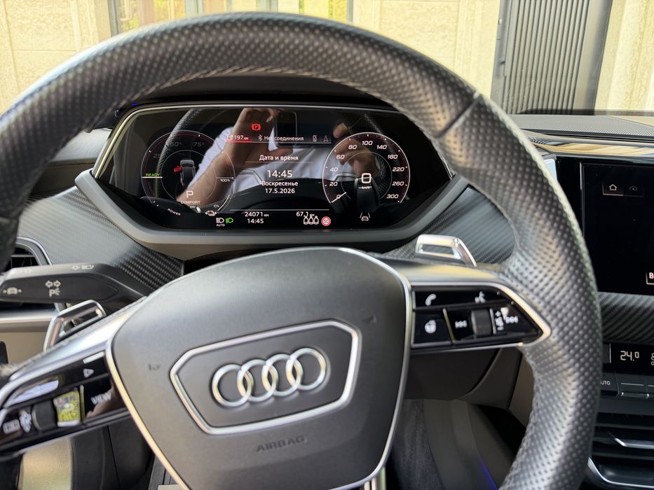 Audi e tron gt  как новый