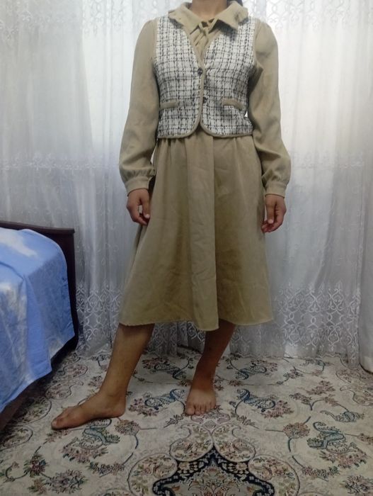 Платье и жилетка почти новое Jeletka va kuylak