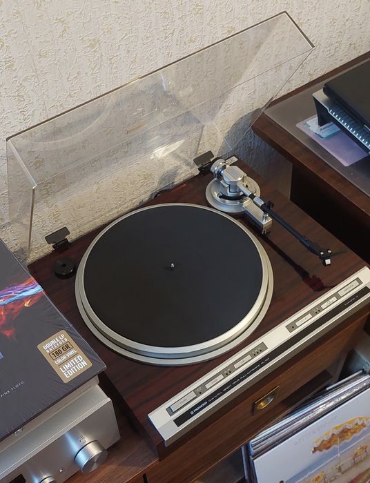 Проигрыватель виниловых пластинок