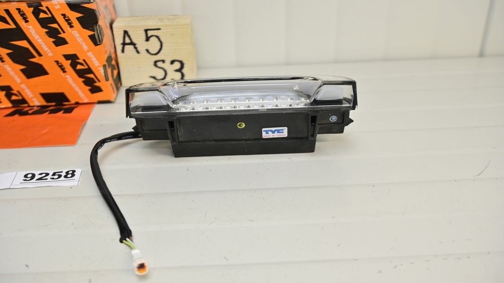 Husqvarna Vitpilen Svartpilen 701 2018 2022 Lumina stop frana spate
