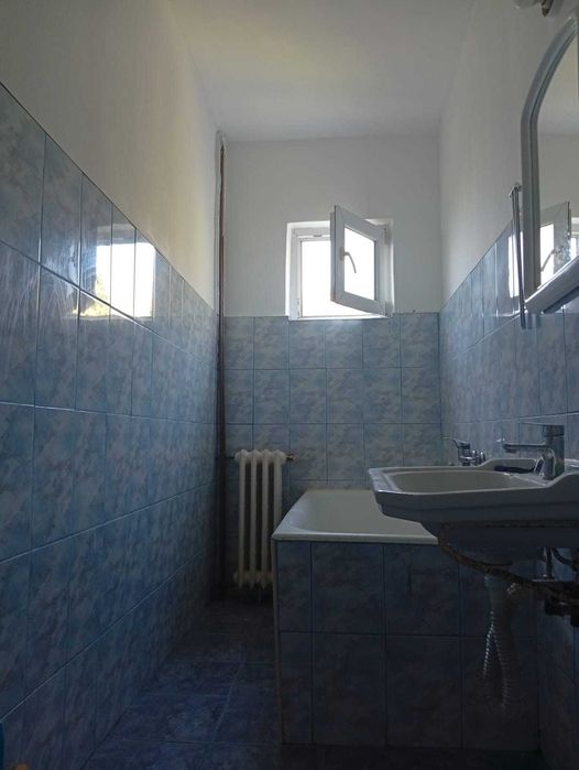 Inchiriez.apartament.2.camere zona.Rogerius