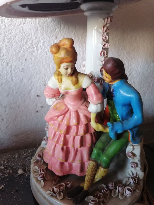 Veioza din porțelan
