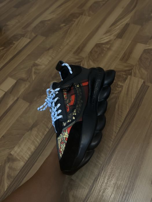Versace chain reaction king