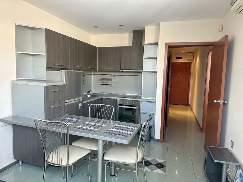 Дава се под наем Двустаен апартамент в София, Манастирски ливади - 54 кв.м за 561 € - Снимка #2