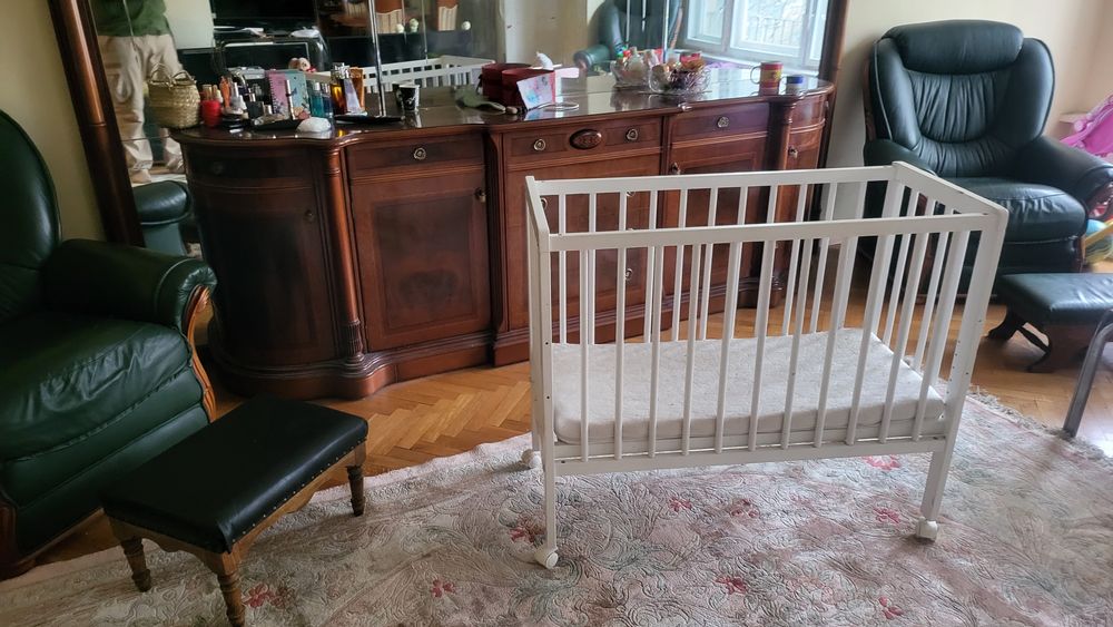 Луксозно запазено детско бебешко дървено легло