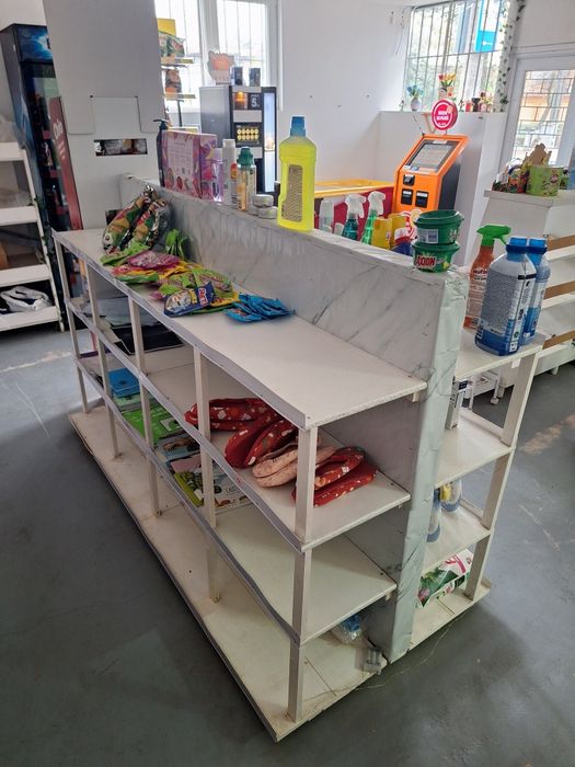 Vând vitrină frigorifica si rafturi
