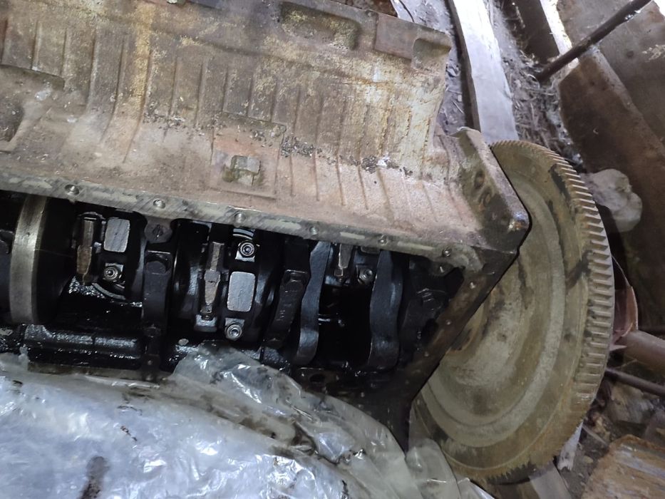 Блок на ЗИЛ 8 цилиндровыи