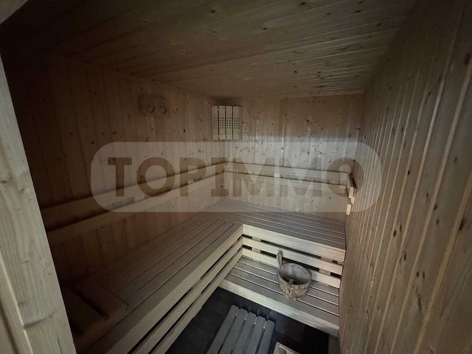 Просторна къща с басейн в село Рогачево