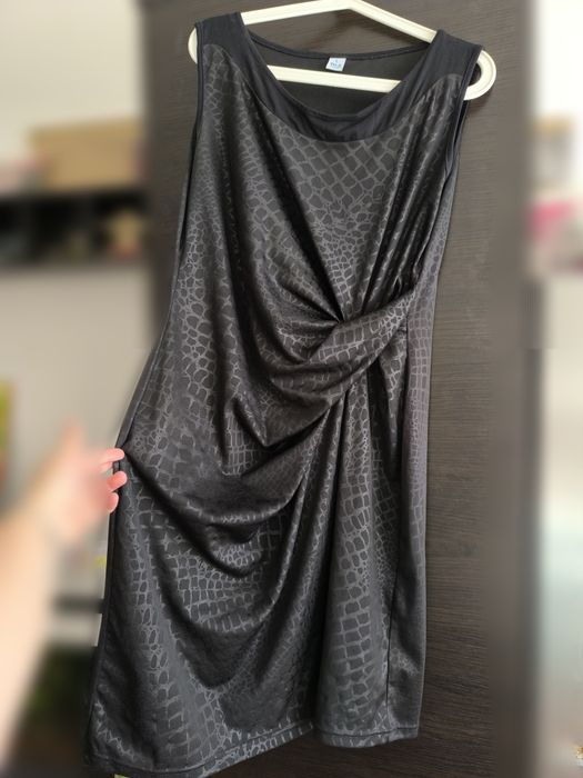 Ефектна черна рокля