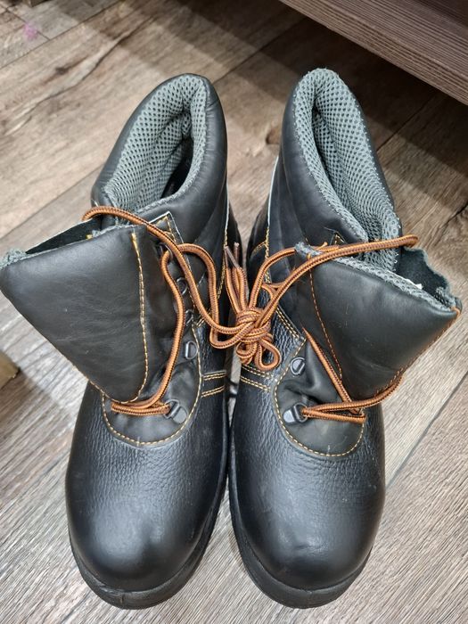 Продам спец обувь новая, 43 размер