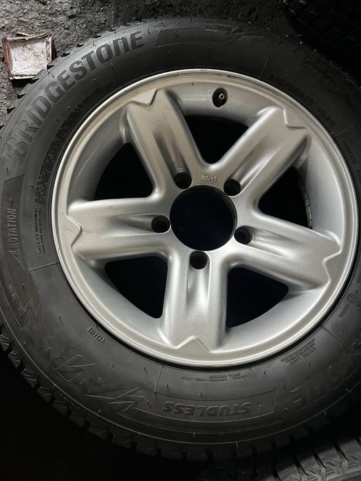 Уникални зимни гуми 215.65.16 Бриджистон