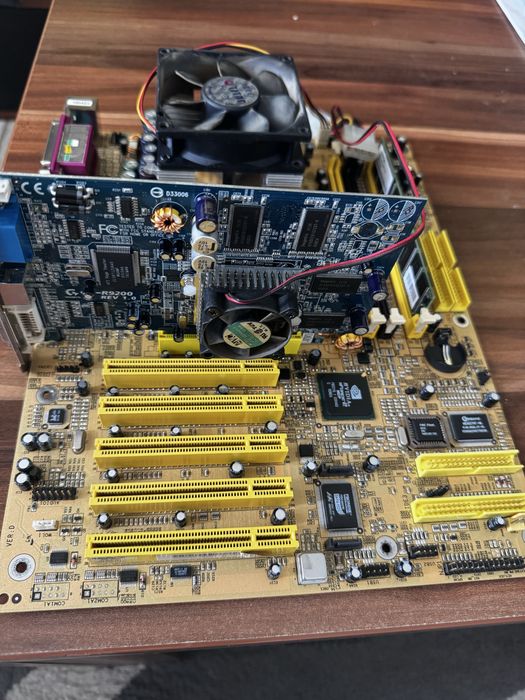 Дъно, процесор с охлаждане, рам, двд, захранване, видеокарта