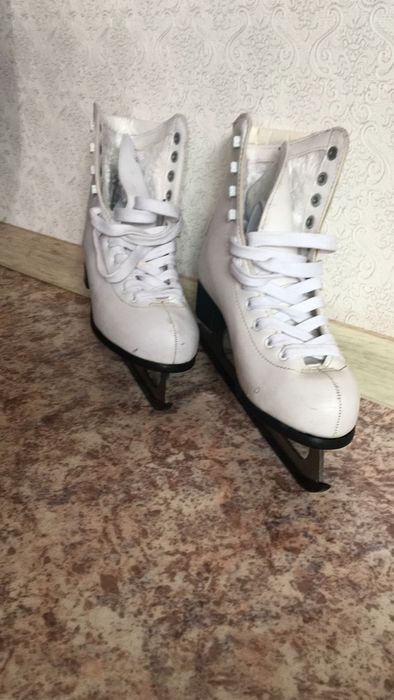 Коньки женские 37рр